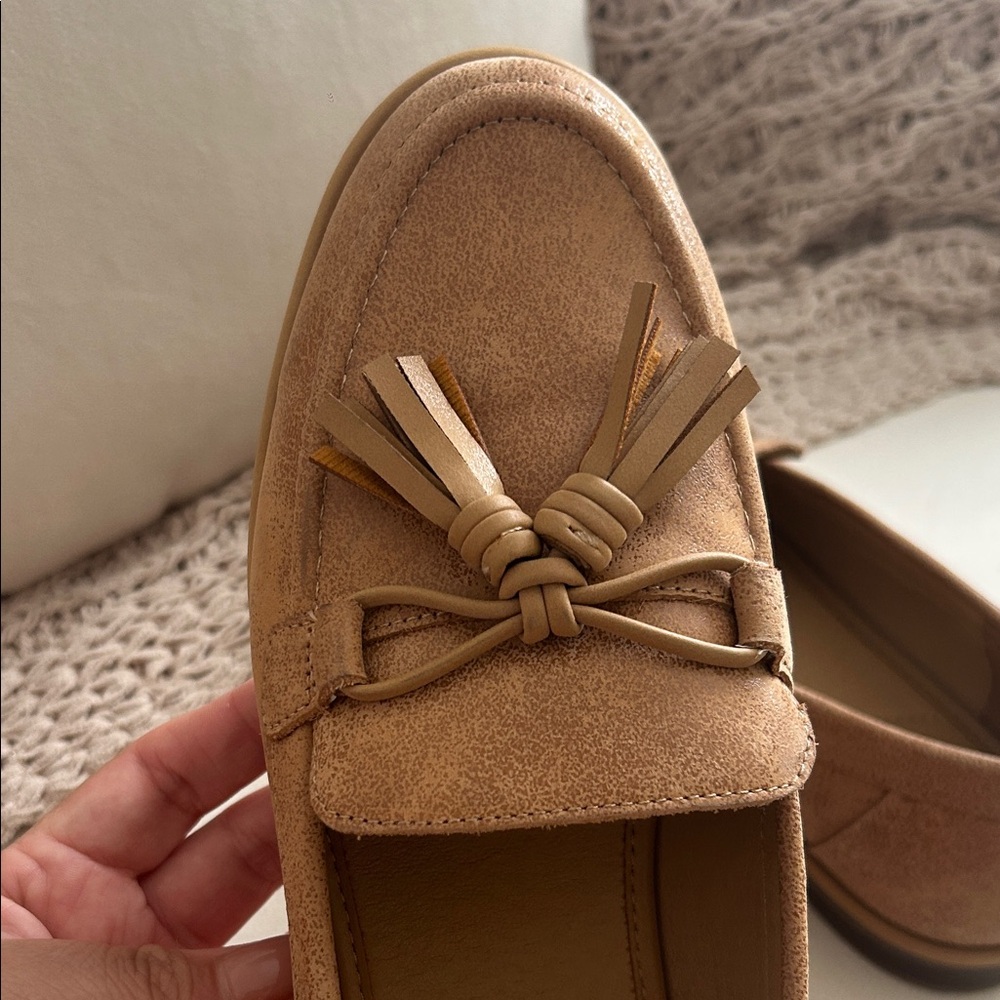 Crown vintage Tan Tassel Loafers - Picture 5 of 6